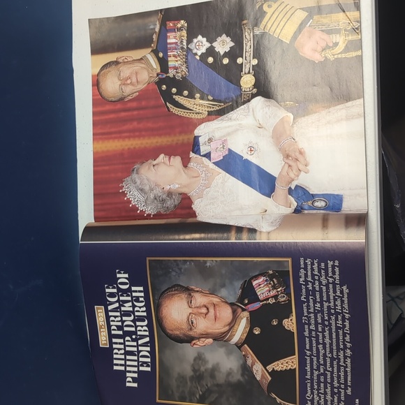 Royal Commemorative Magazine Set - Picture 15 of 16